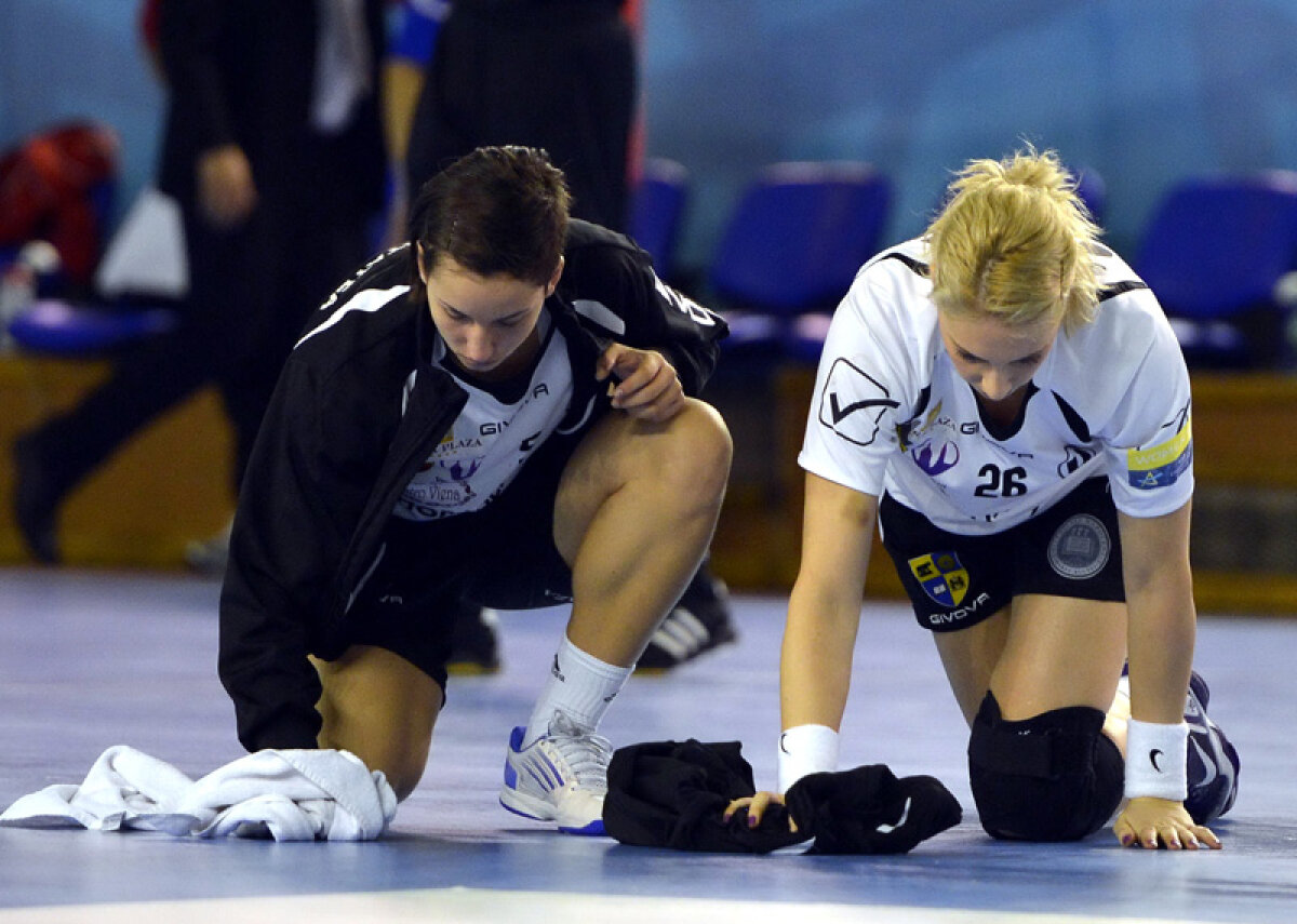 5 litri de Cola pe podea! După găselniţa celor de la Jolidon, iată ce mai poate face cola în sportul românesc :)