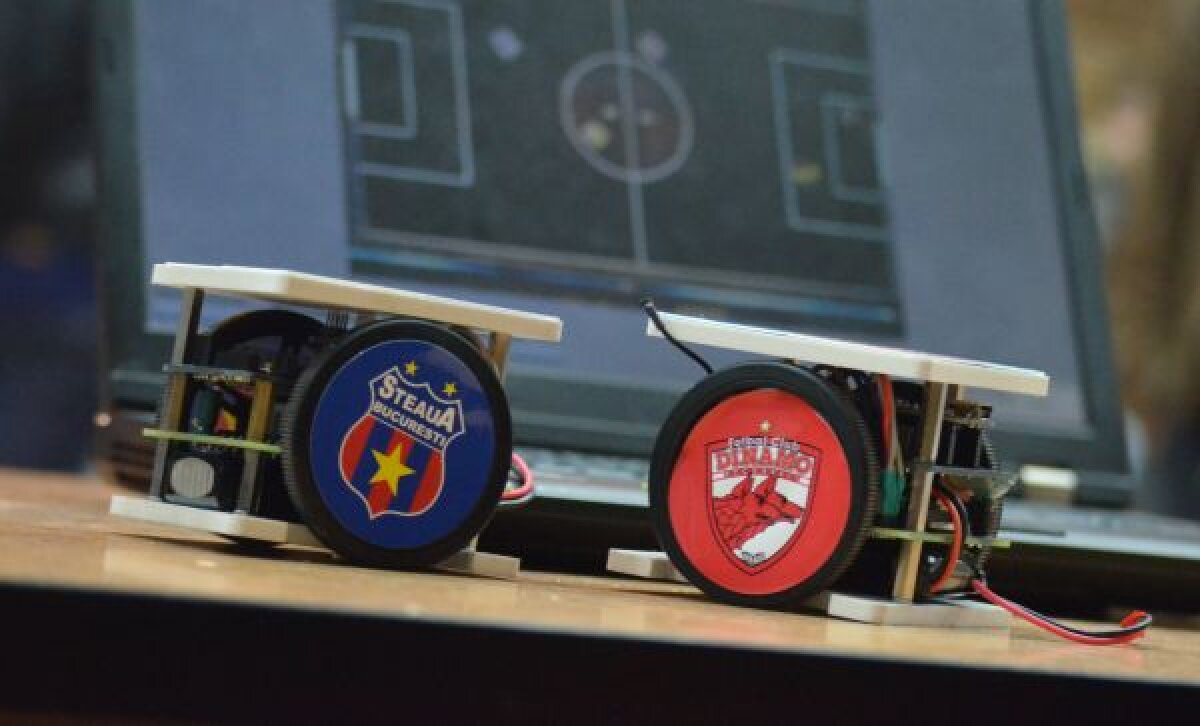 1-1 în Cyberderby » Studenţii de la Politehnica din Bucureşti au prefaţat “clasicul” Steaua - Dinamo cu o partidă de fotbal între roboţi