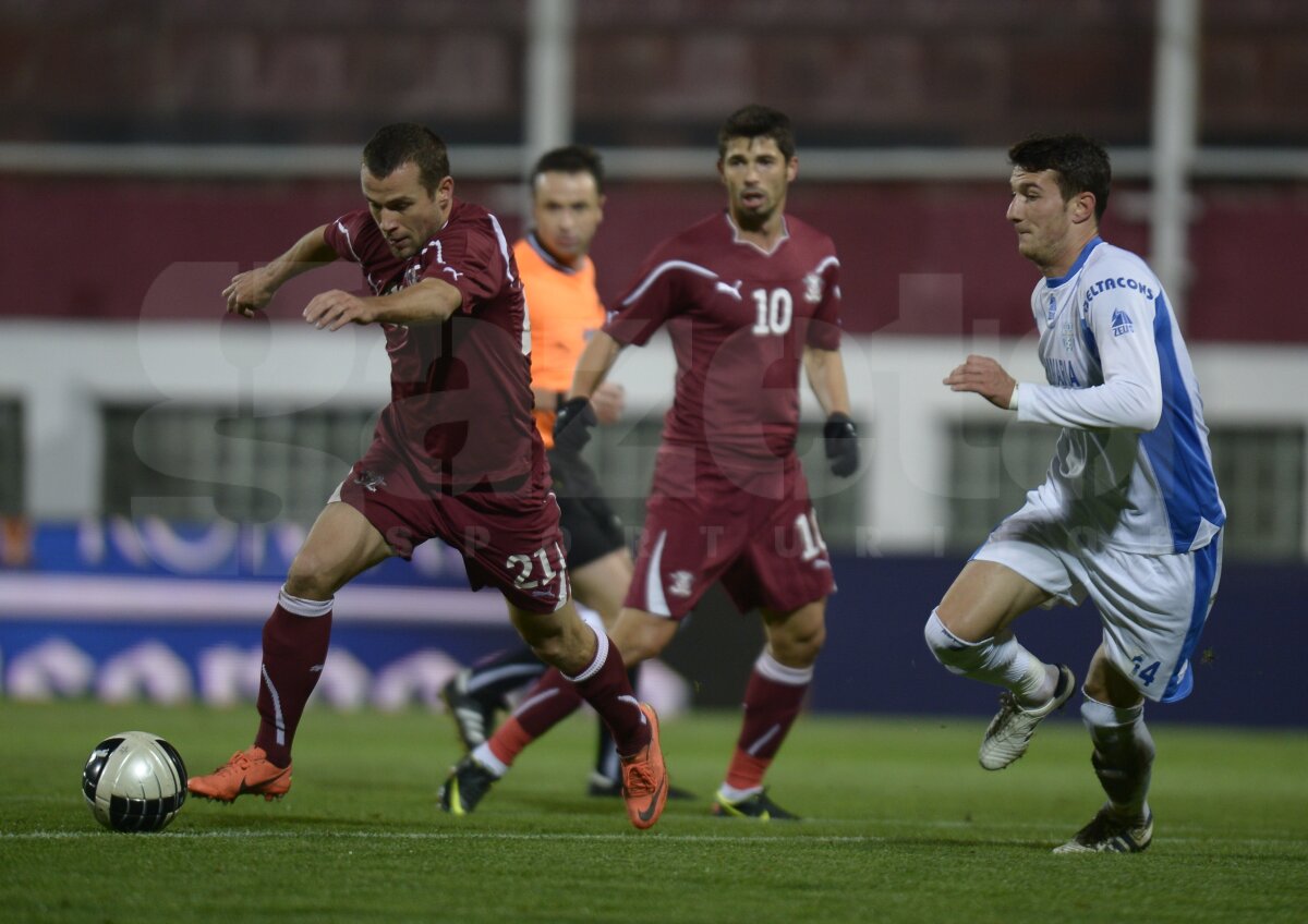 FOTO S-au bătut singuri » Două autogoluri în aceeaşi poartă  în Rapid - Delta Tulcea 4-1