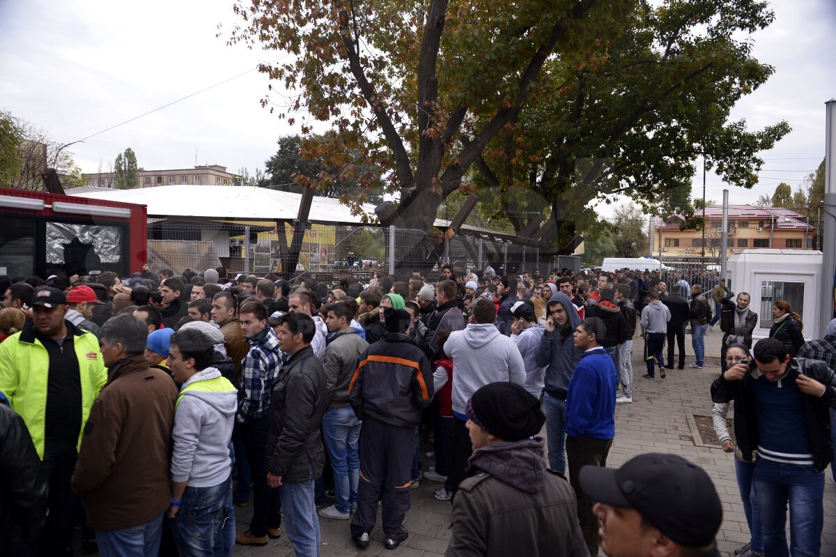 FOTO Derby de România creează isterie! Bătaie la case pentru ultimele 4.000 de bilete