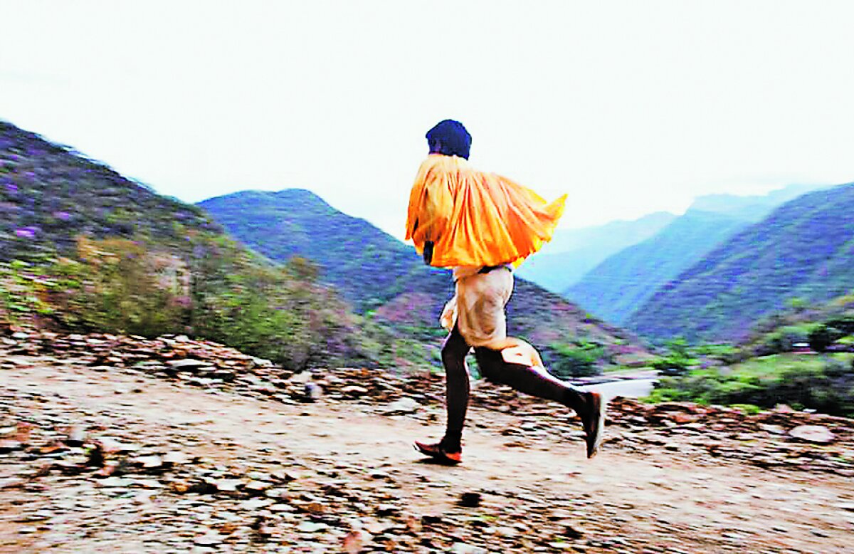 FOTO Poporul care nu se opreşte din fugă » Istoria unui trib care are maratonul în gene