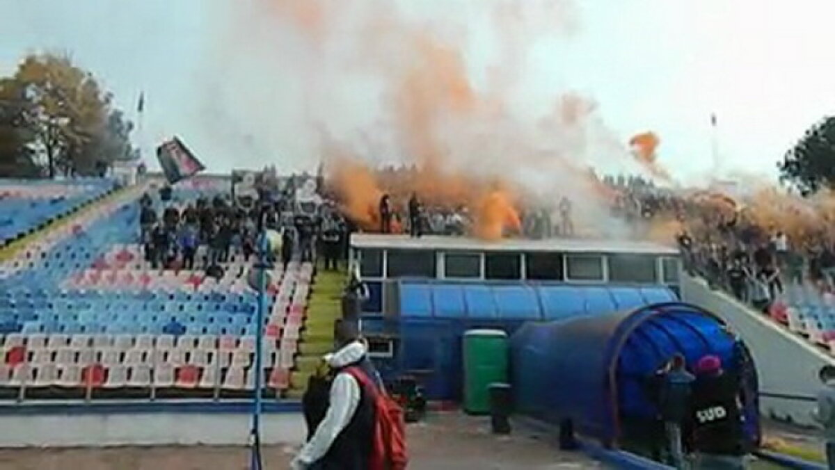 VIDEO şi FOTO La antrenament, ca la meci » Ultraşii Stelei au făcut spectacol la şedinţa de pregătire