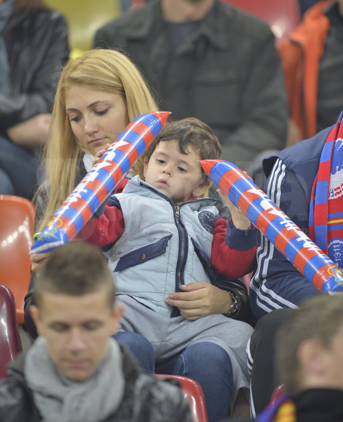 Derby de România înseamnă spectacol! » Steaua conduce cu 1-0 în tribunele Arenei Naţionale