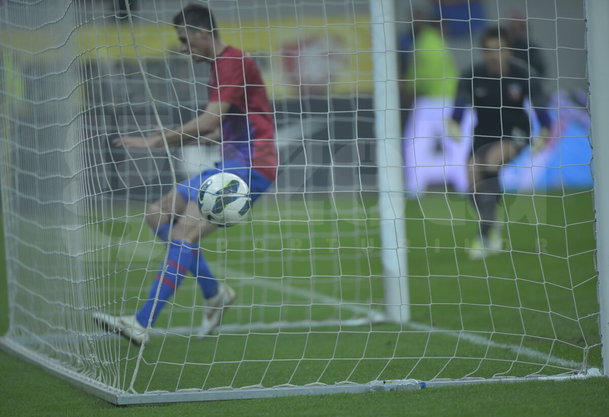 VIDEO&FOTO Se vede 24! Roş-albaştrii cîştigă Derby de România şi îşi iau viteză » Steaua - Dinamo 3-1