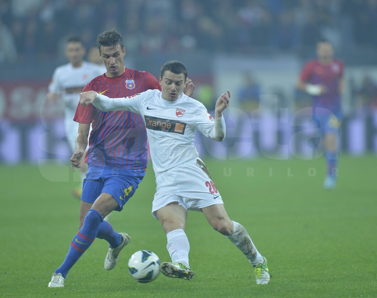 VIDEO&FOTO Se vede 24! Roş-albaştrii cîştigă Derby de România şi îşi iau viteză » Steaua - Dinamo 3-1