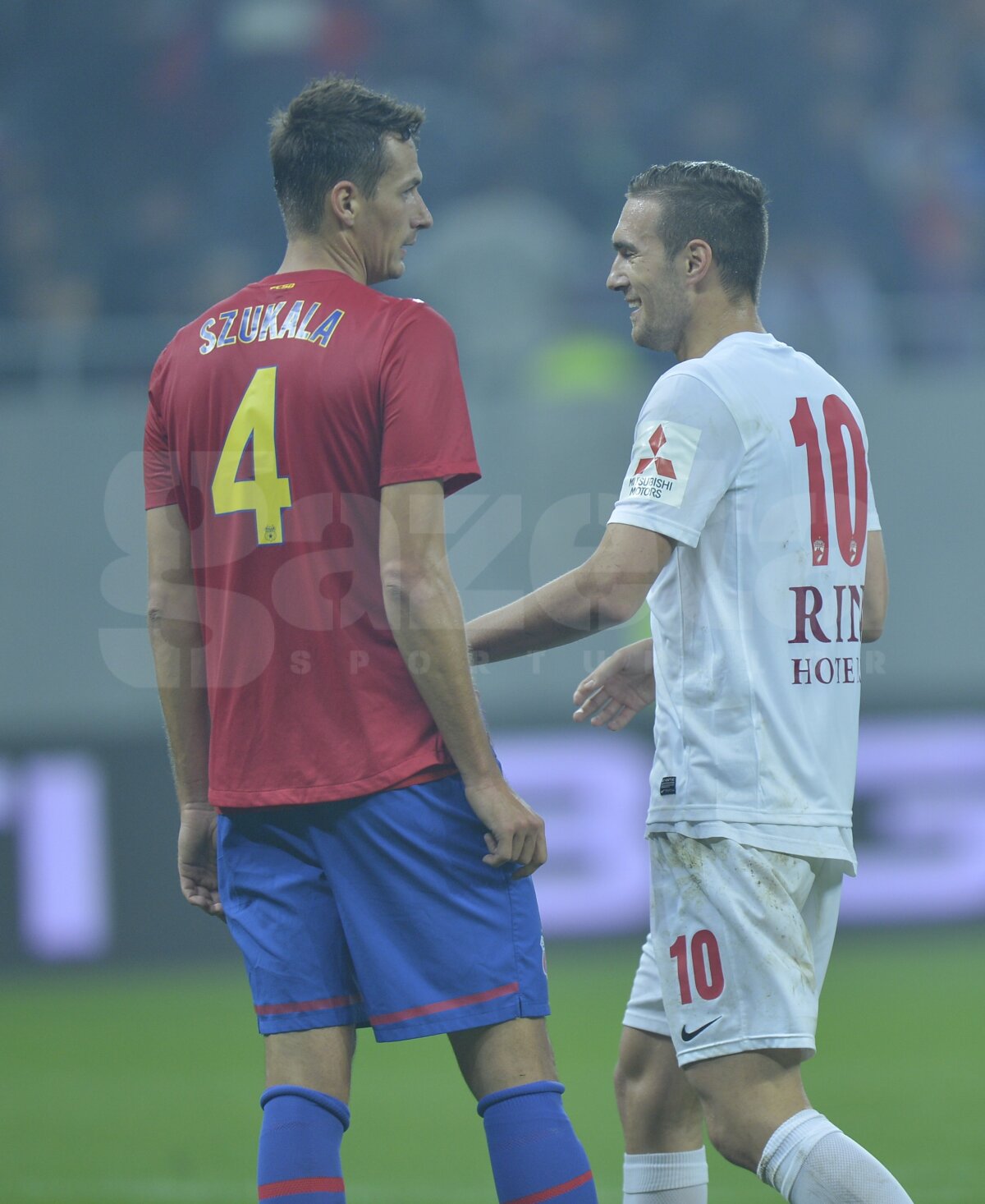 VIDEO&FOTO Se vede 24! Roş-albaştrii cîştigă Derby de România şi îşi iau viteză » Steaua - Dinamo 3-1