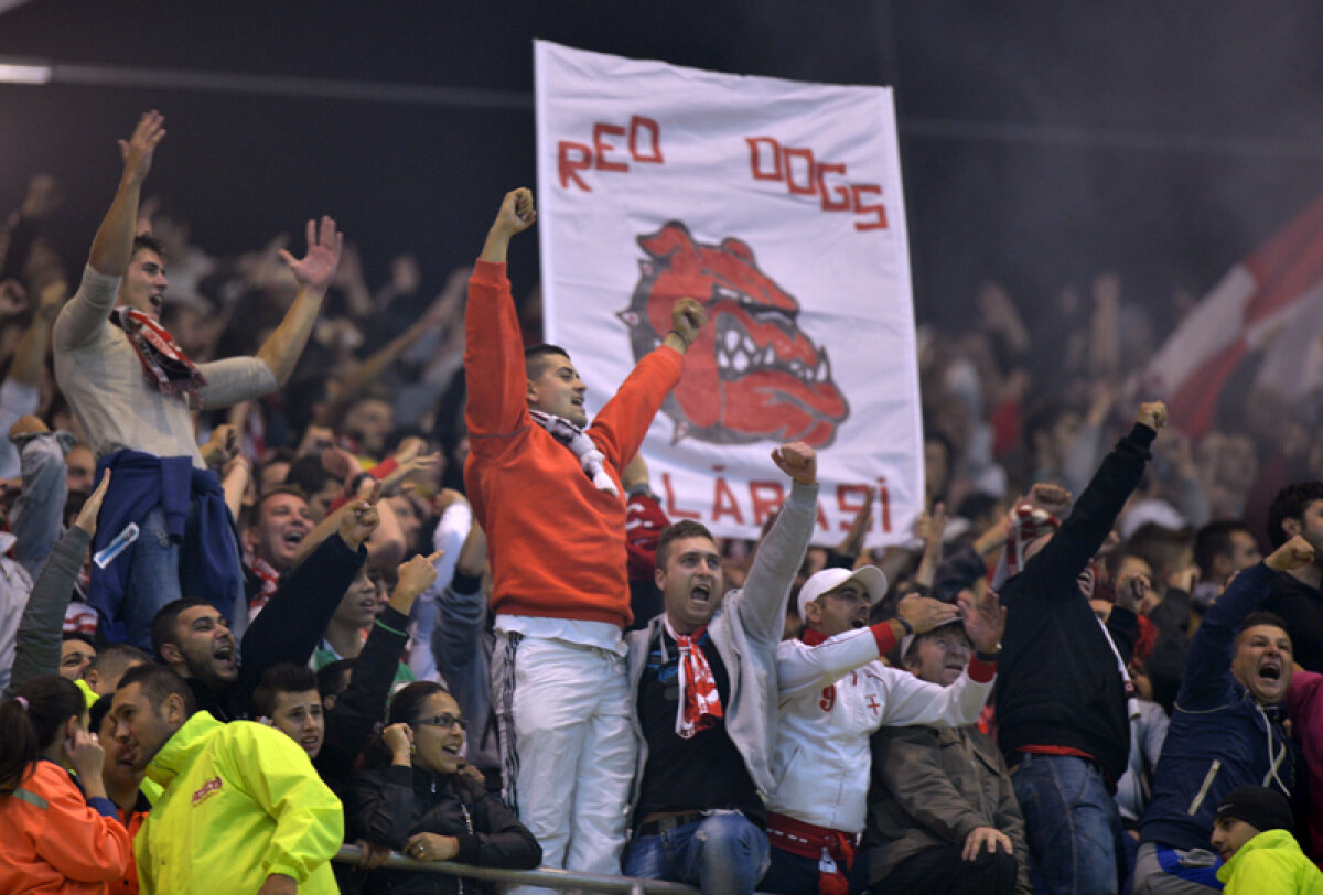 FOTO Infernul cu mult roşu » Steliştii şi dinamoviştii au creat o atmosferă fantastică la Derby