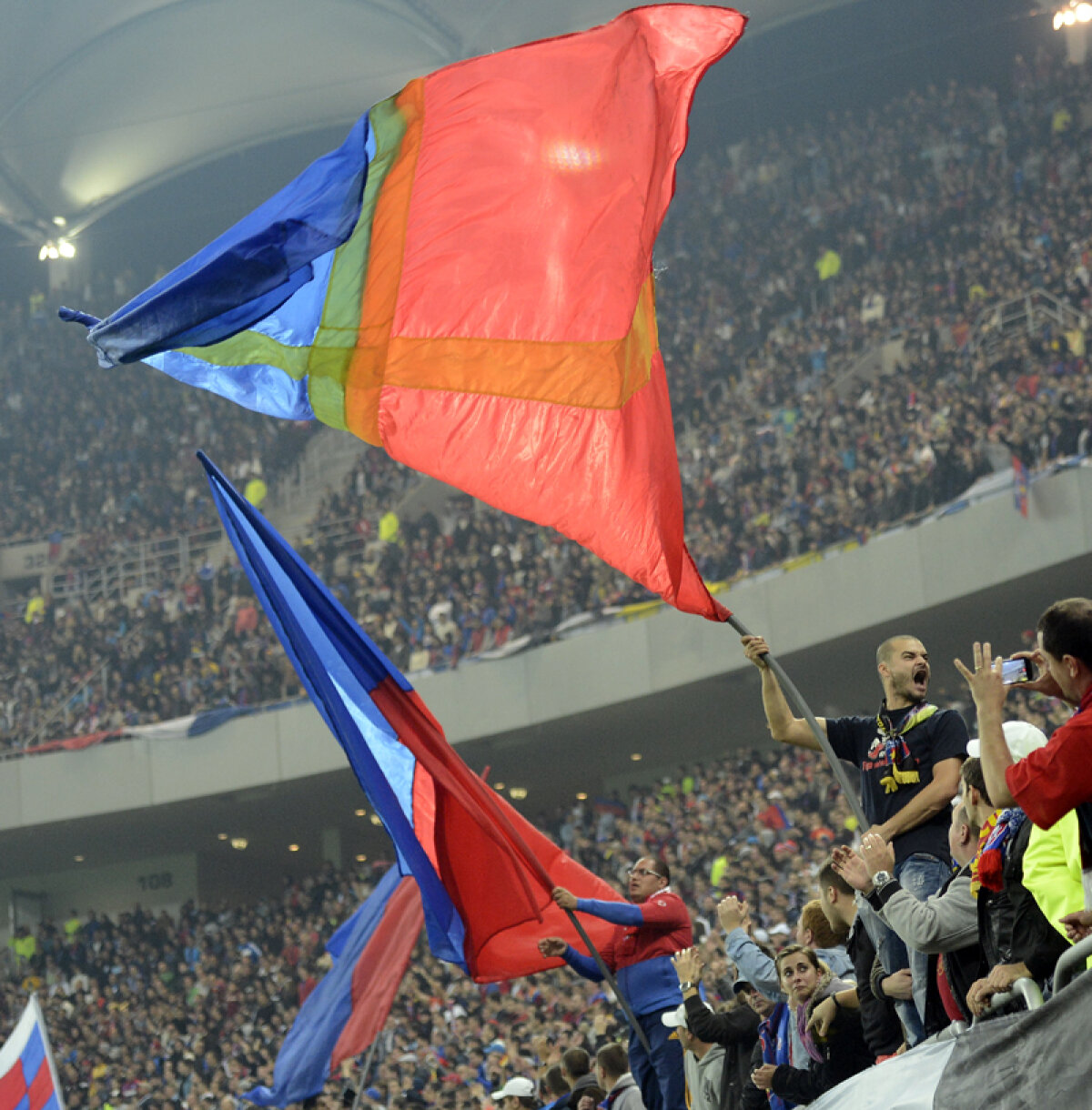 FOTO Infernul cu mult roşu » Steliştii şi dinamoviştii au creat o atmosferă fantastică la Derby