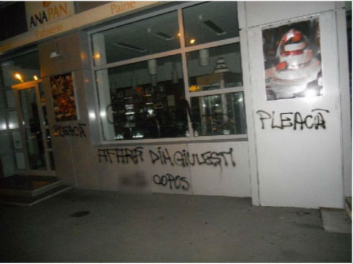 Copos, contestat de fani pe ziduri şi în tribune: "Pleacă din Giuleşti!"