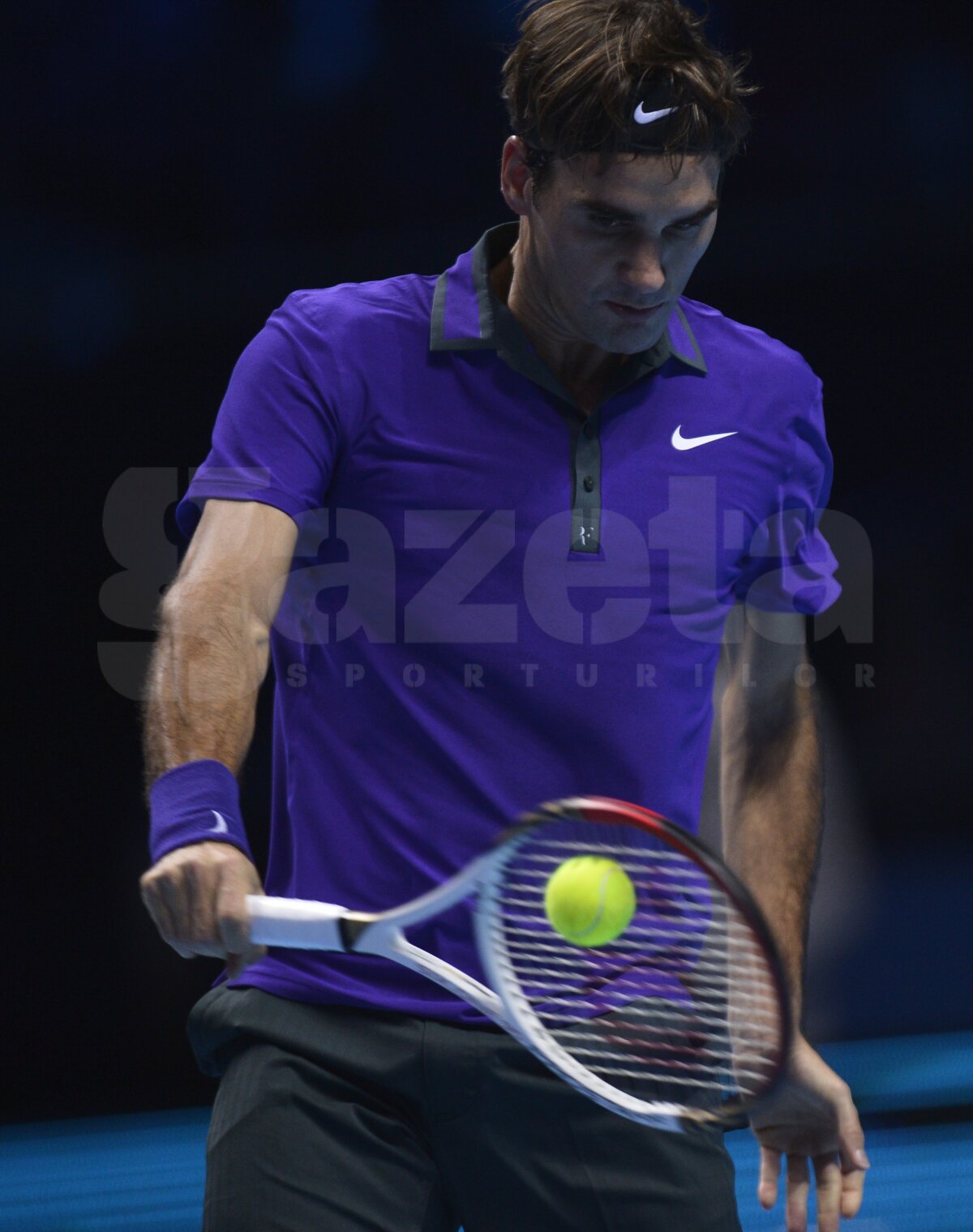 GALERIE FOTO Cele mai interesante imagini cu Federer în acţiune » Elveţianul a cîştigat primul meci la Turneul Campionilor