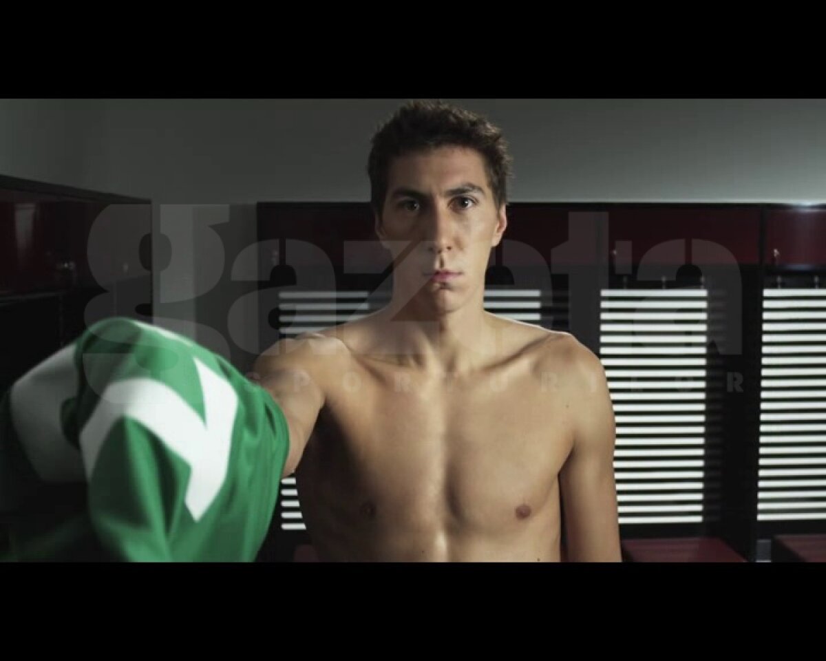 VIDEO "Dă-ţi tricoul jos!" » Fotbalişti la bustul gol în noul clip al campaniei FRF împotriva violenţelor de pe stadioane