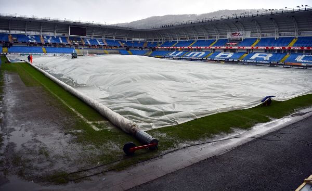 Molde ne învaţă cum se îngrijeşte un teren în plină iarnă