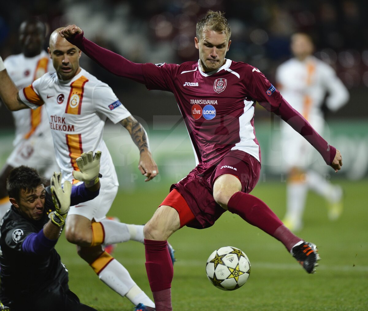 VIDEO Burak Yilmaz îi îngroapă pe clujeni! » CFR - Galatasaray 1-3