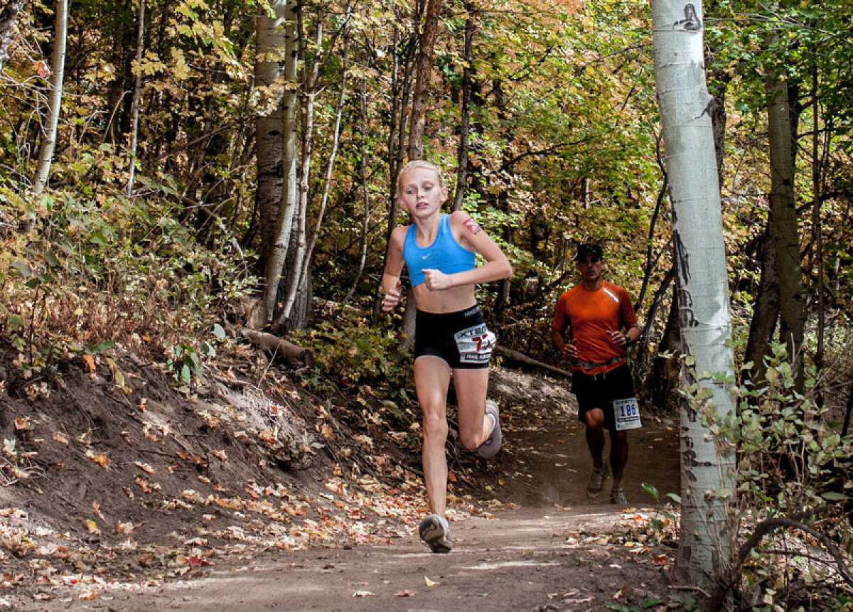 Prea tinere, prea neliniştite » Povestea a două surori de 10 şi de 12 ani care aleargă la maratoane şi curse de trail running