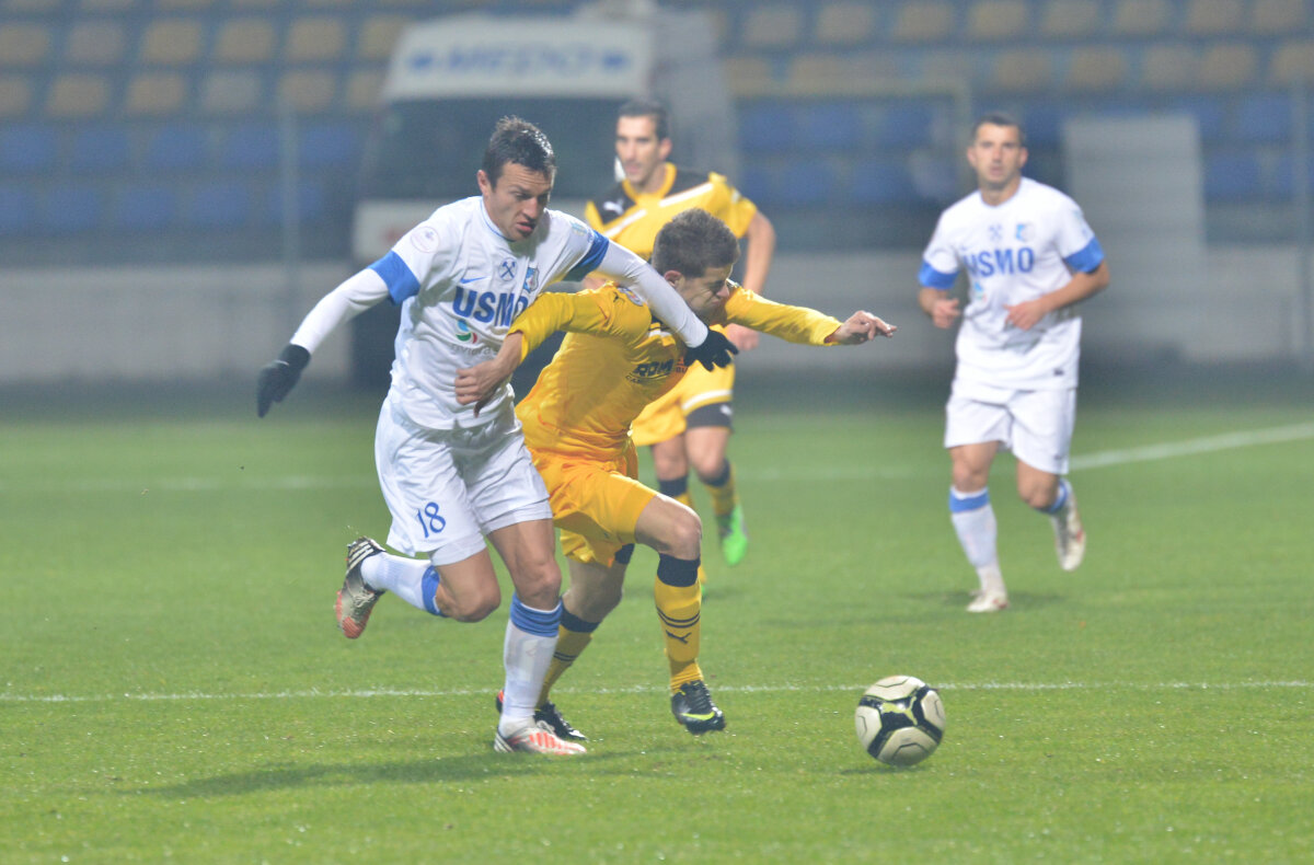 VIDEO Echipa lui Grigoraş revine pe locul 2 » FC Braşov - Pandurii 0-1