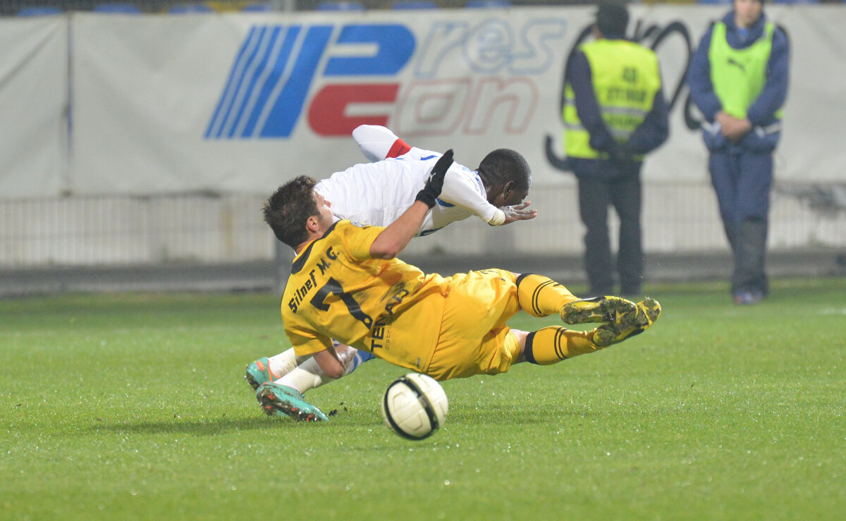 VIDEO Echipa lui Grigoraş revine pe locul 2 » FC Braşov - Pandurii 0-1