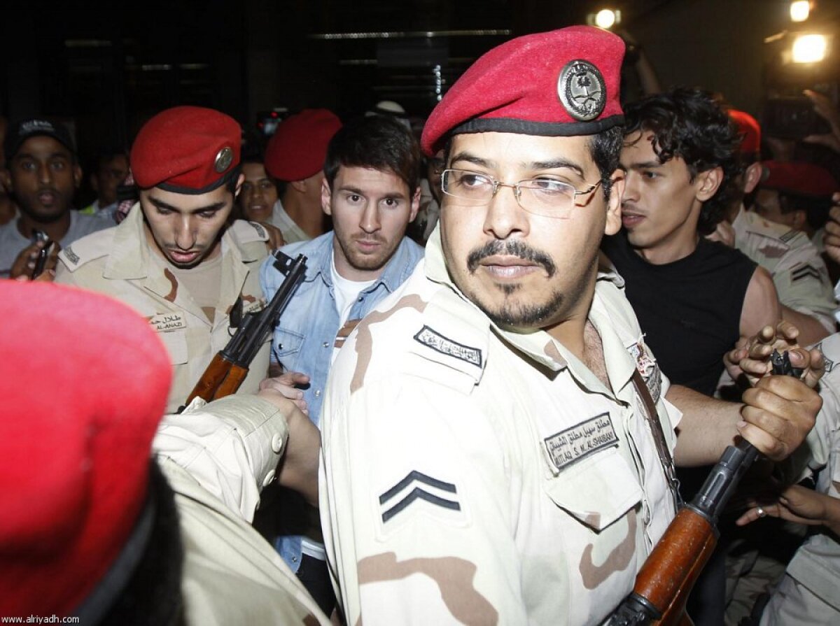 FOTO&VIDEO I s-au înmuiat picioarele » Messi, speriat teribil în Arabia Saudită de neglijenţa unui poliţist :O