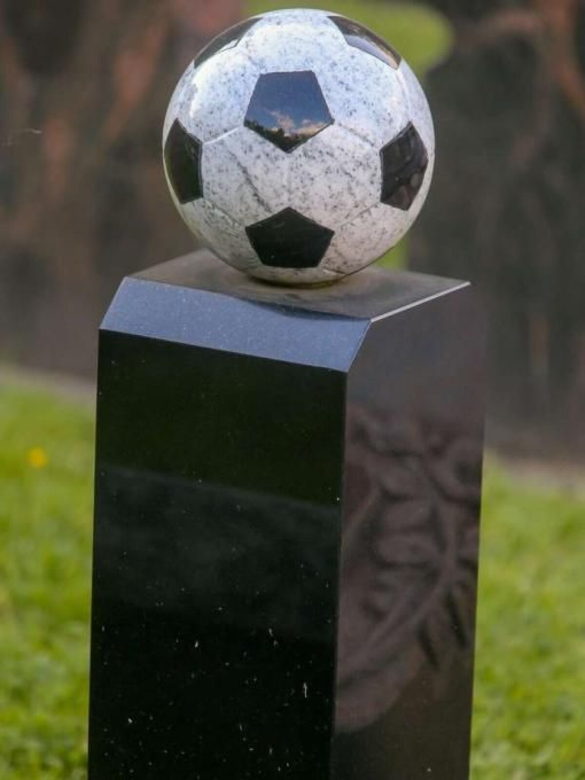 Borussia pe piatra funerară » Dispută cu Biserica Catolică pentru ultima dorinţă a unui fan Dortmund