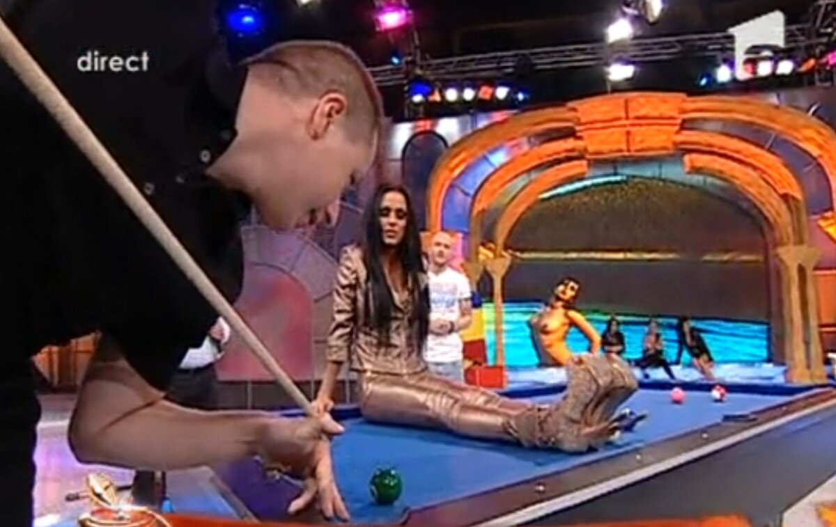 Daniela Crudu ia lecţii de biliard în direct la "Un show păcătos"!