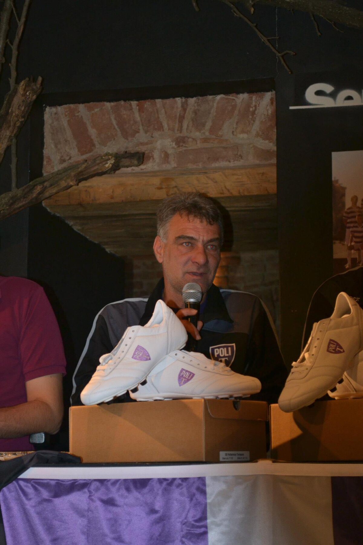 GALERIE FOTO ASU Poli va deveni prima echipă care joacă în nocturnă în Liga a 5-a! » Ce altă surpriză le-au mai pregătit fanilor