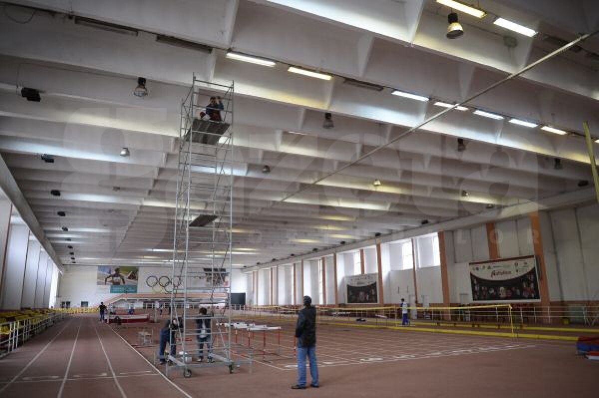 Foşti şi actuali campioni au măturat, au vopsit şi au văruit sala de atletism atacată de mucegai » Szabo: "O mizerie de nedescris!"