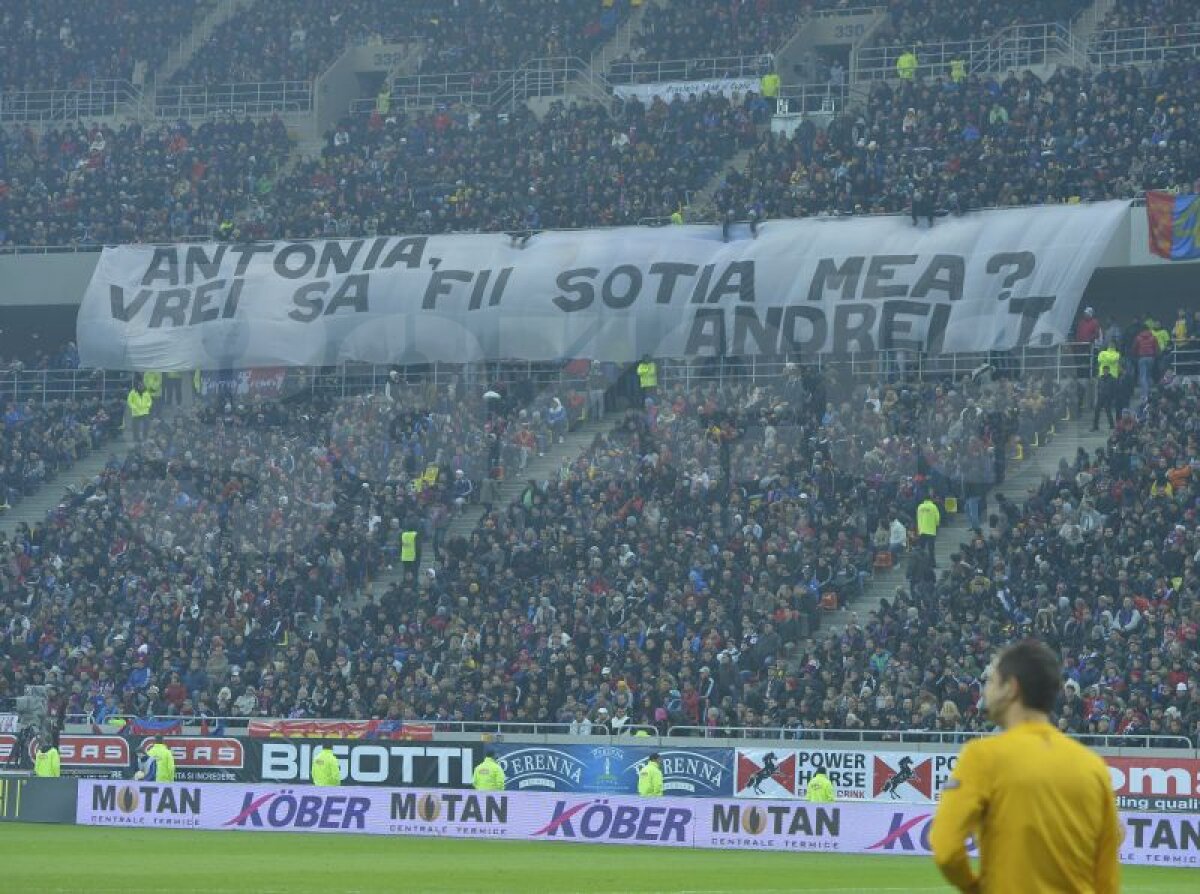 FOTO » Cerere în căsătorie, în direct pe stadion!