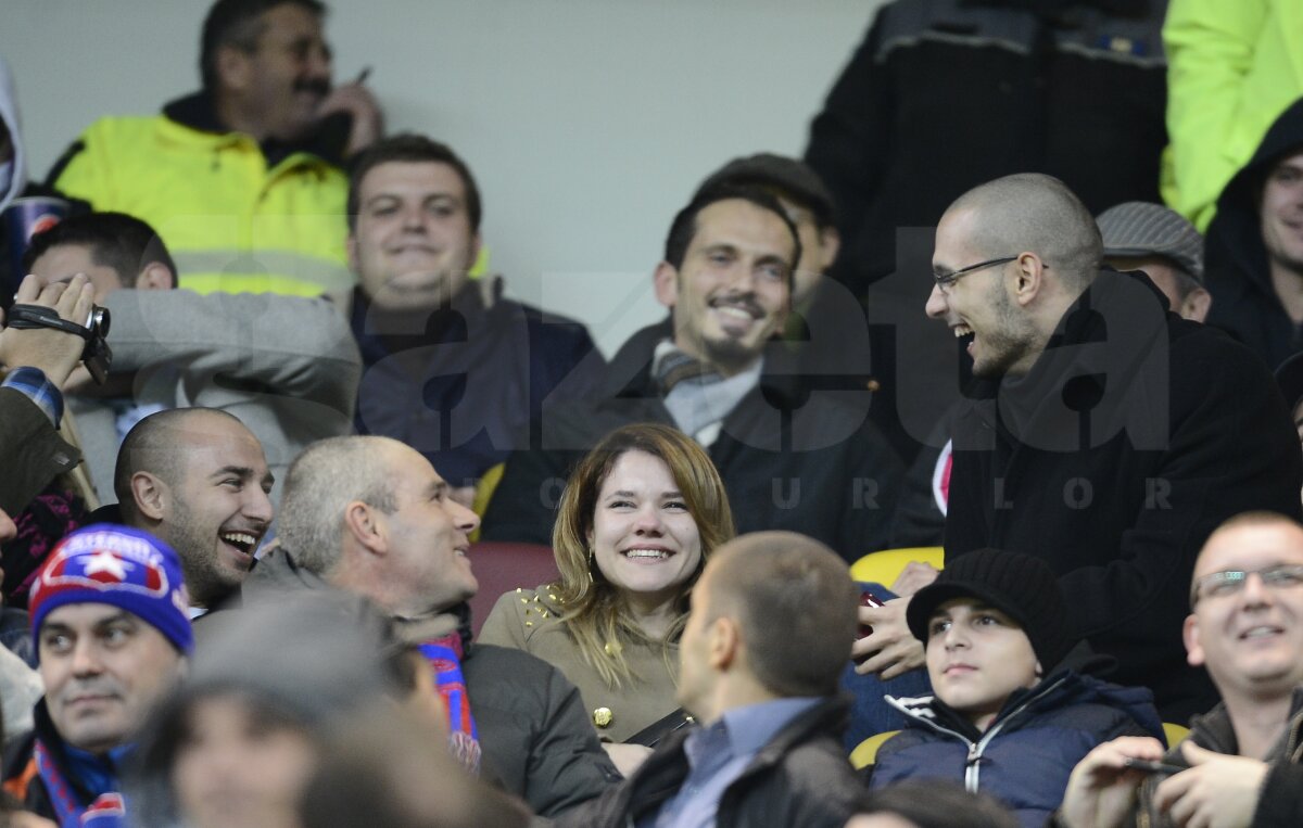 FOTO » Cerere în căsătorie, în direct pe stadion!