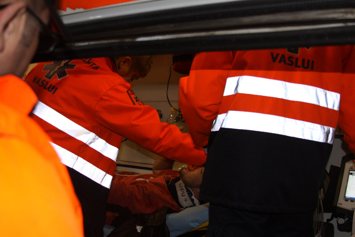 FOTO Moldoveni cu sînge fierbinte » Fanii Vasluiului s-au luat la bătaie cu suporterii Iaşiului înainte de meci!