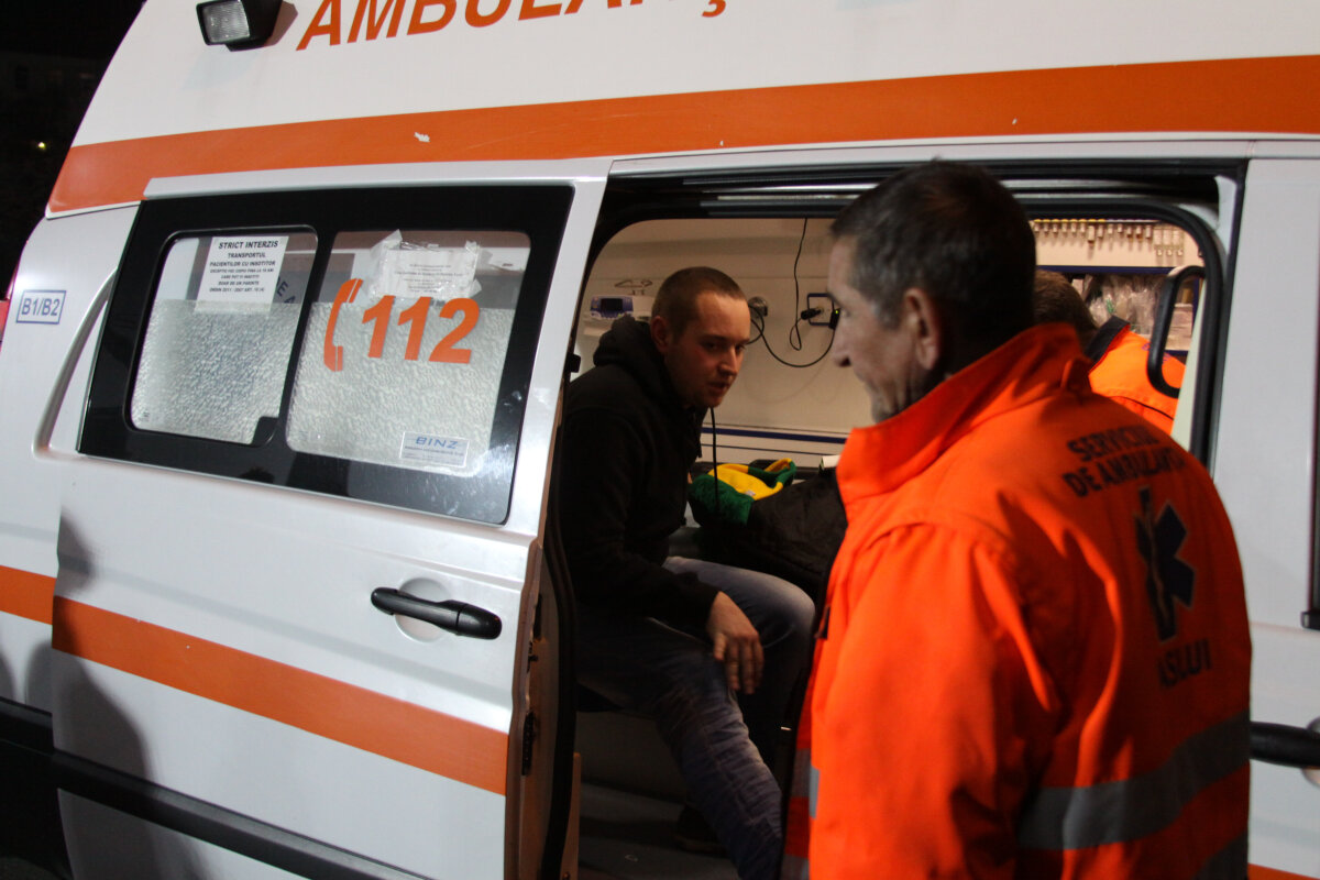 FOTO Moldoveni cu sînge fierbinte » Fanii Vasluiului s-au luat la bătaie cu suporterii Iaşiului înainte de meci!