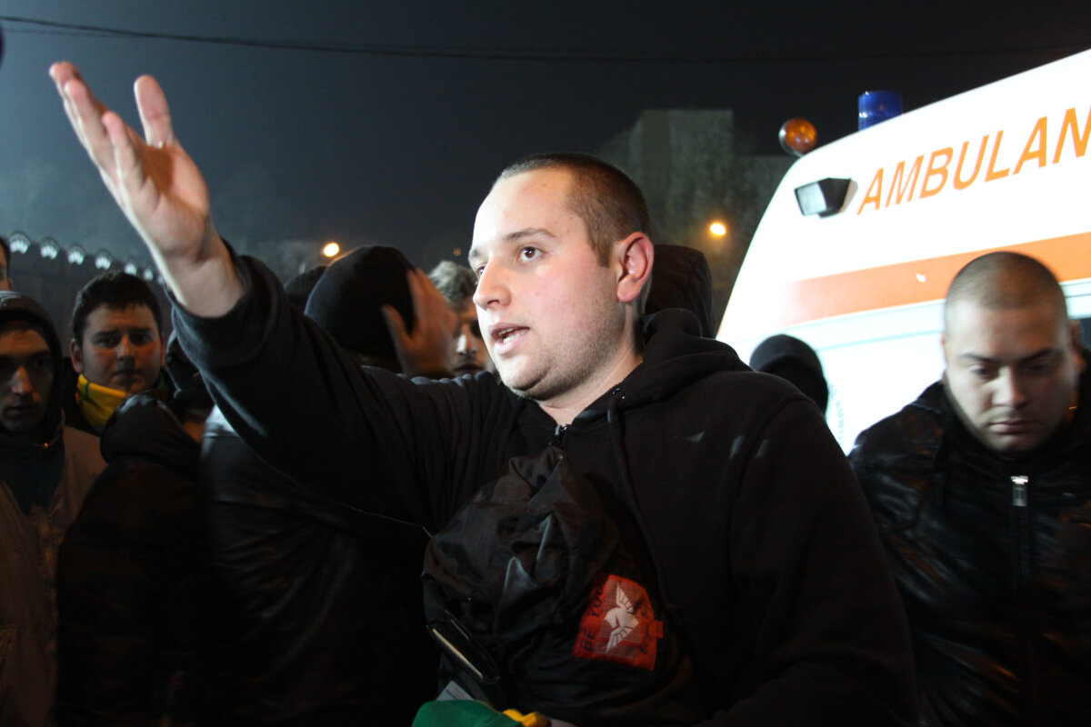 FOTO Moldoveni cu sînge fierbinte » Fanii Vasluiului s-au luat la bătaie cu suporterii Iaşiului înainte de meci!