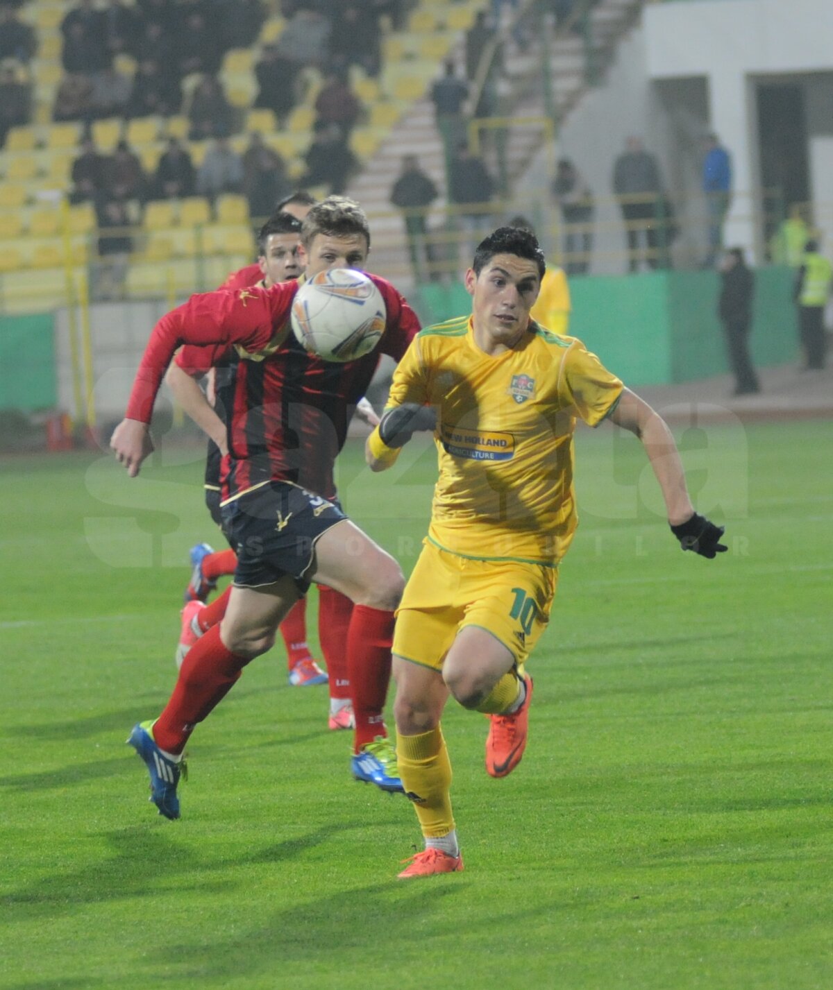 FOTO&VIDEO Echipa lui Hizo a învins în derby-ul Moldovei şi a urcat pe 4 » Vaslui - CSMS Iaşi 3-0