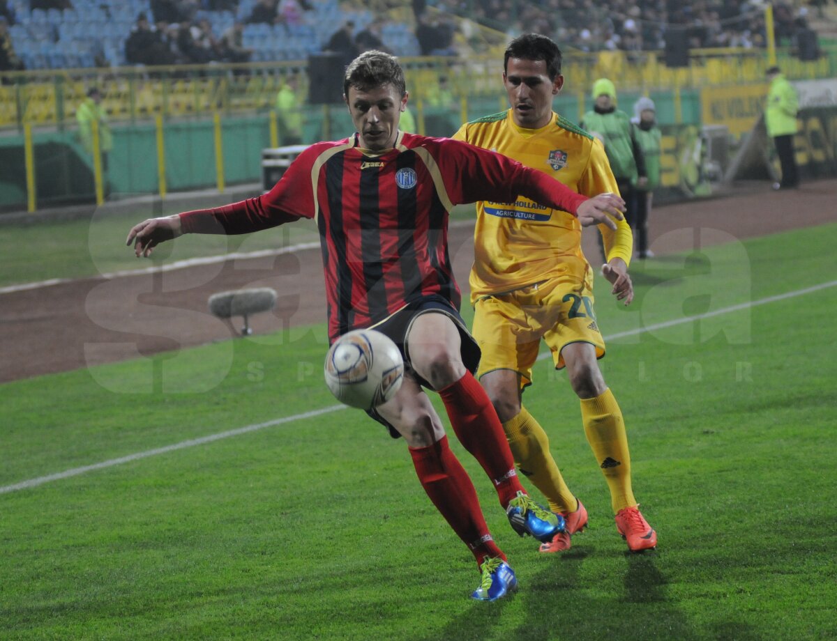 FOTO&VIDEO Echipa lui Hizo a învins în derby-ul Moldovei şi a urcat pe 4 » Vaslui - CSMS Iaşi 3-0