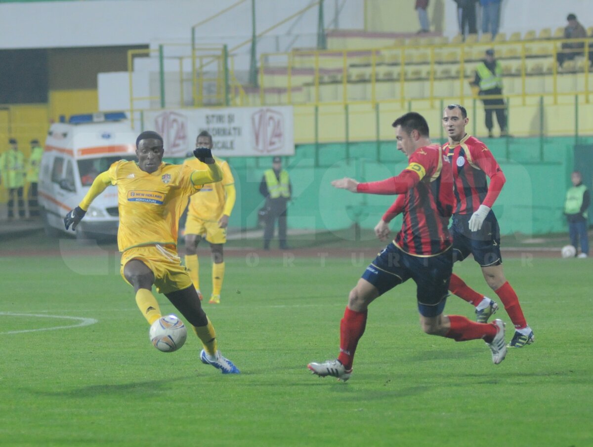 FOTO&VIDEO Echipa lui Hizo a învins în derby-ul Moldovei şi a urcat pe 4 » Vaslui - CSMS Iaşi 3-0