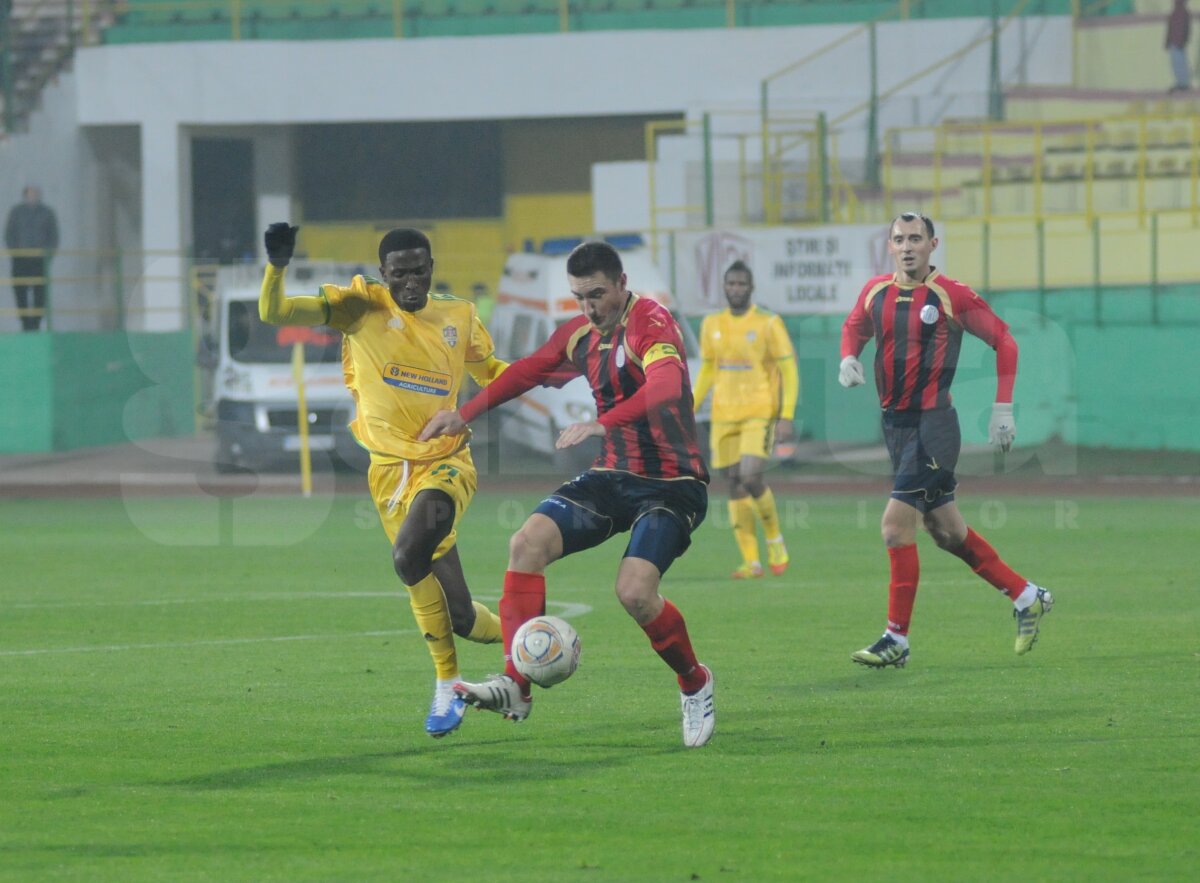 FOTO&VIDEO Echipa lui Hizo a învins în derby-ul Moldovei şi a urcat pe 4 » Vaslui - CSMS Iaşi 3-0