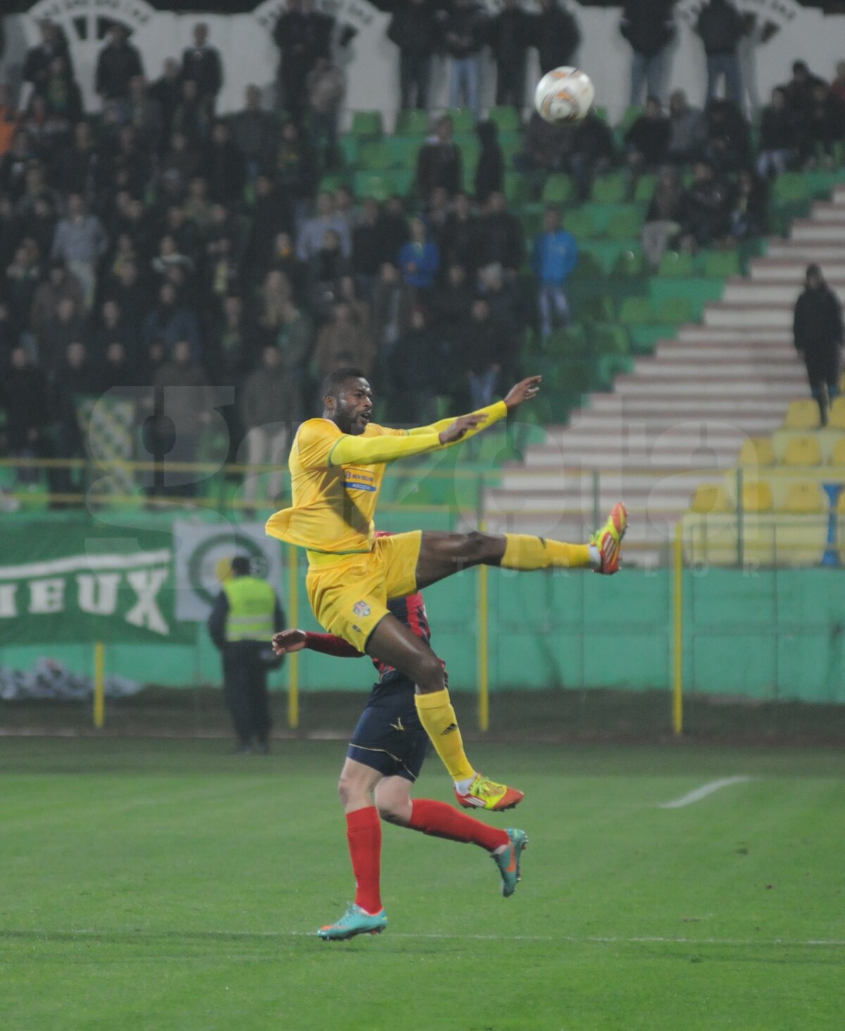 FOTO&VIDEO Echipa lui Hizo a învins în derby-ul Moldovei şi a urcat pe 4 » Vaslui - CSMS Iaşi 3-0