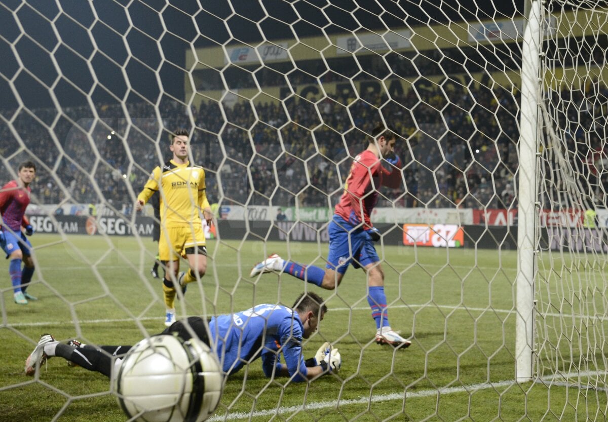 FOTO şi VIDEO FC Braşov - Steaua 3-1 » "Roş-albaştrii", la al doilea eşec din acest sezon