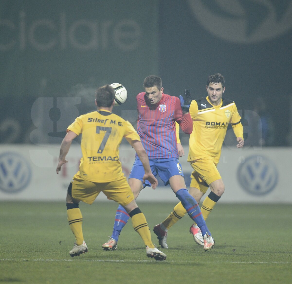 FOTO şi VIDEO FC Braşov - Steaua 3-1 » "Roş-albaştrii", la al doilea eşec din acest sezon