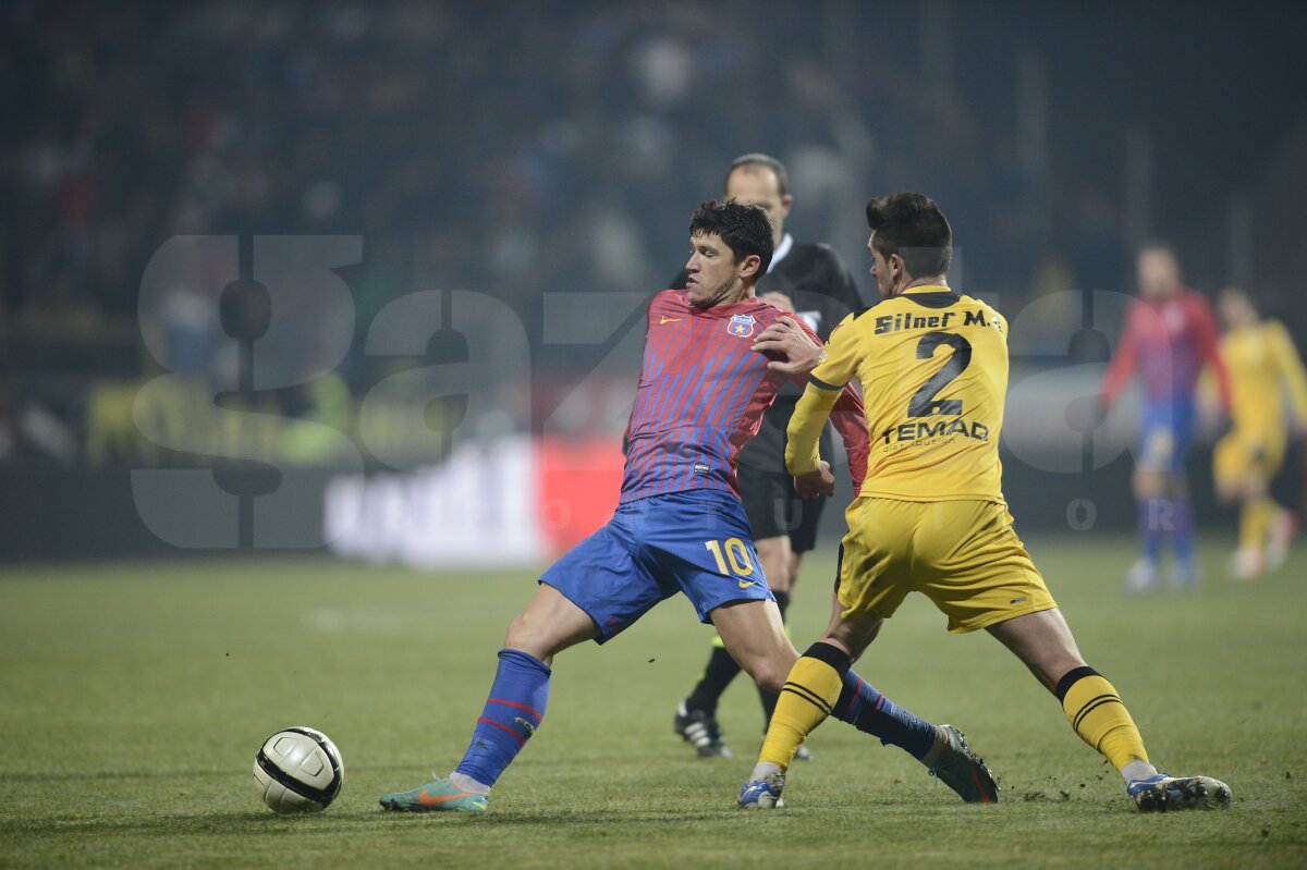 FOTO şi VIDEO FC Braşov - Steaua 3-1 » "Roş-albaştrii", la al doilea eşec din acest sezon