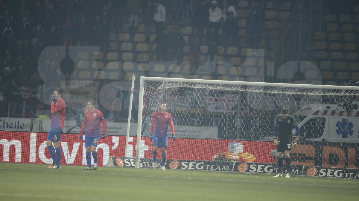 FOTO şi VIDEO FC Braşov - Steaua 3-1 » "Roş-albaştrii", la al doilea eşec din acest sezon