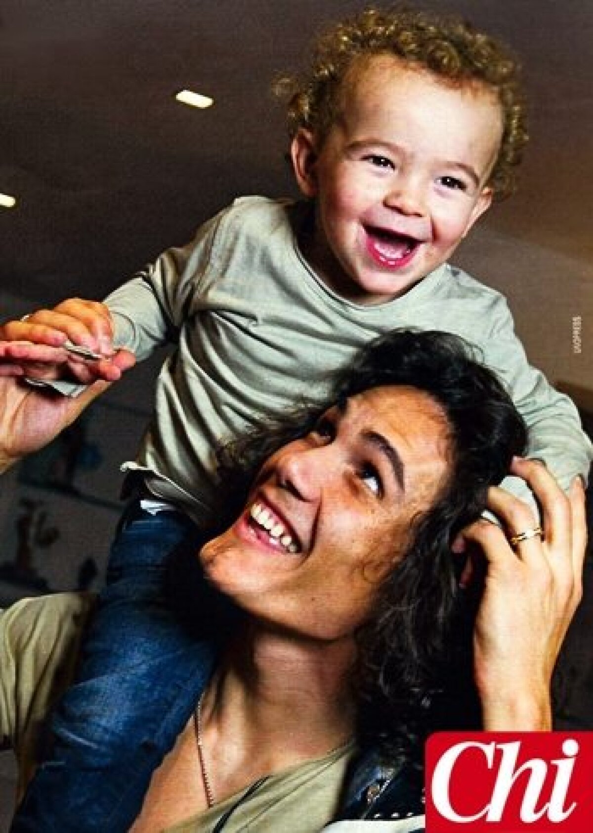 GALERIE FOTO » Cavani, un fotbalist altfel: "Cine sînt aceste showgirl? Prefer compania familiei, în natură"
