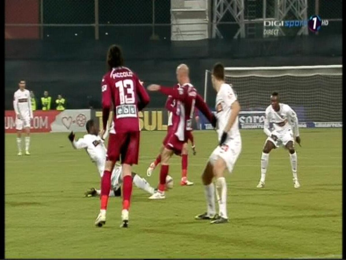 Boubacar a complicat misiunea "cîinilor" » A fost eliminat în minutul 31 pentru două faulturi stupide