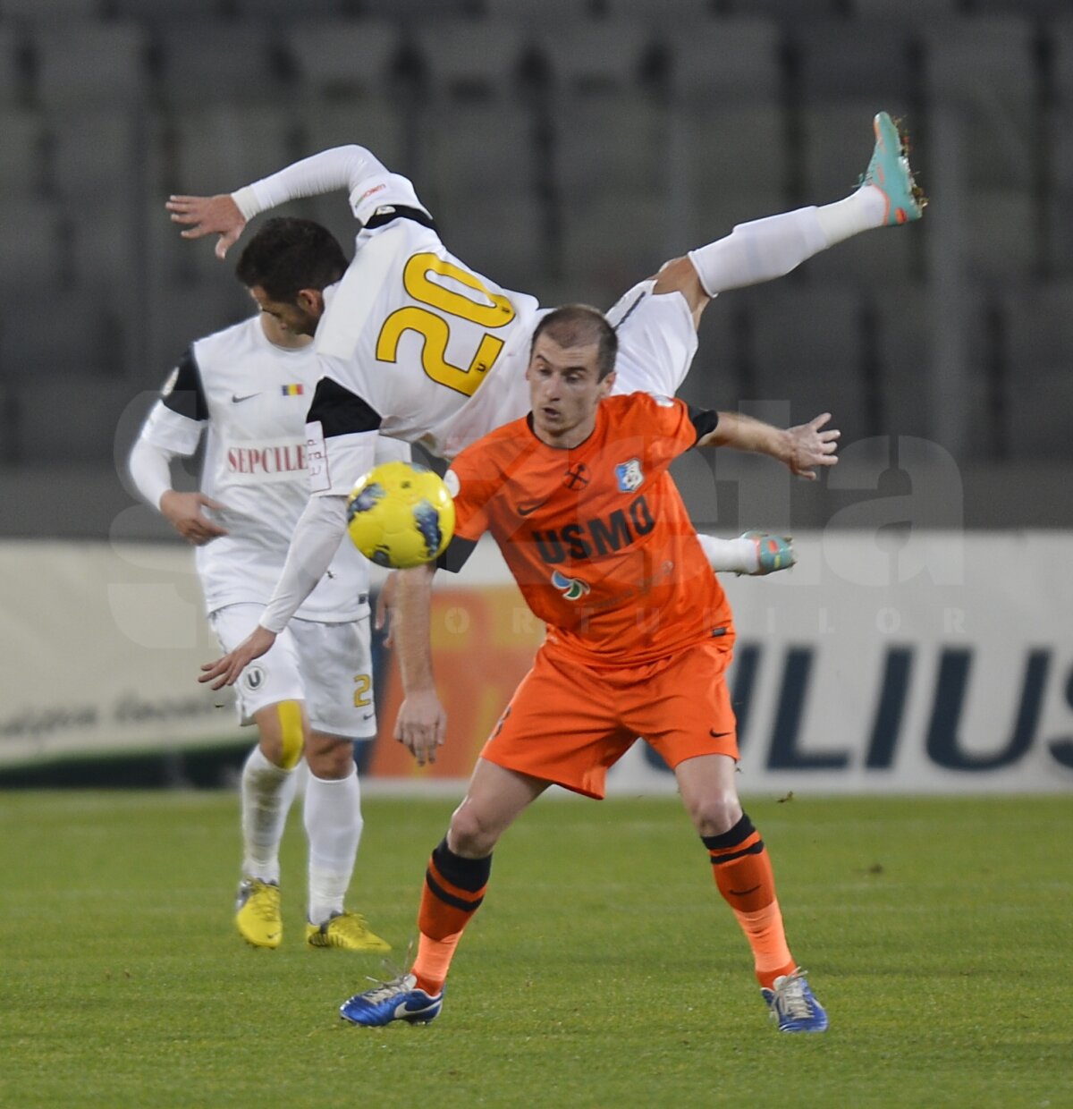 FOTO şi VIDEO U Cluj - Pandurii 1-1 » Gorjenii salvează un punct pe final de meci