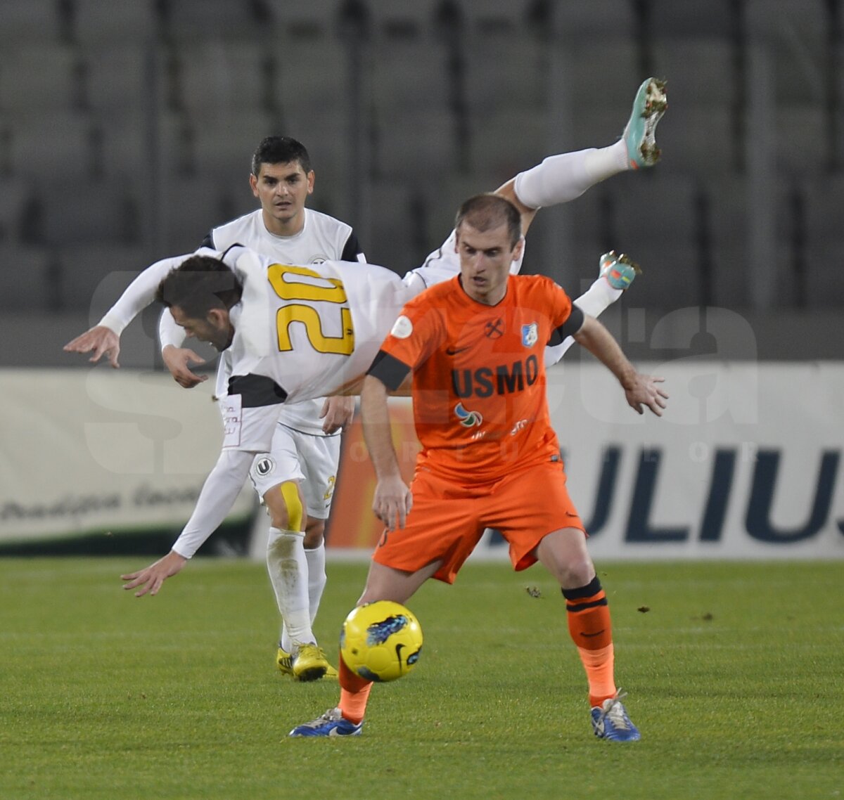 FOTO şi VIDEO U Cluj - Pandurii 1-1 » Gorjenii salvează un punct pe final de meci