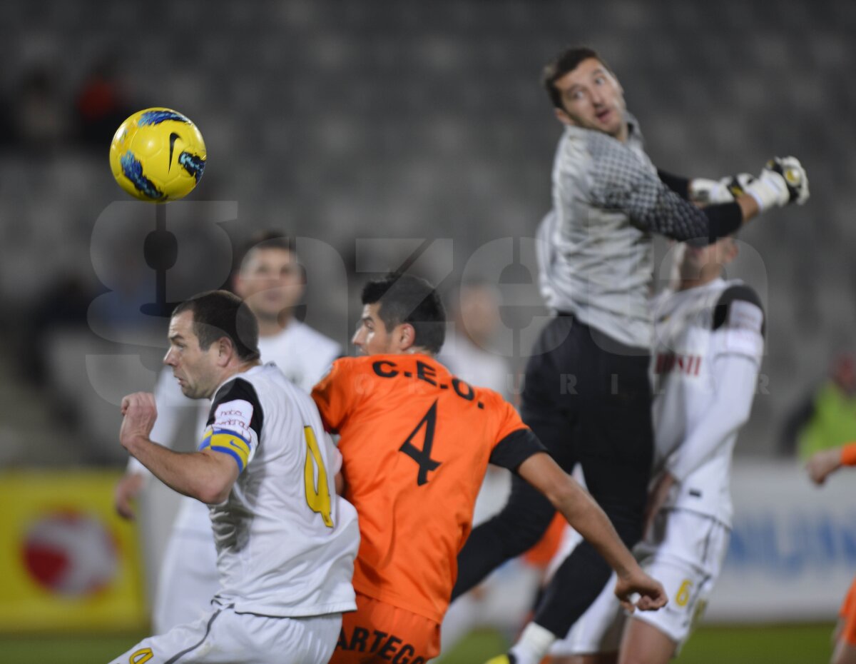 FOTO şi VIDEO U Cluj - Pandurii 1-1 » Gorjenii salvează un punct pe final de meci