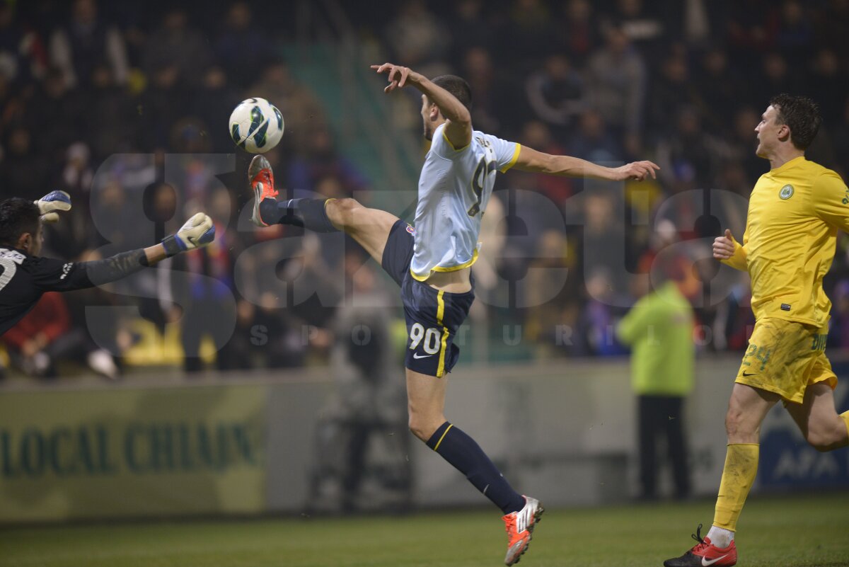 VIDEO Steaua cîştigă la scor de tenis şi se gîndeşte la Copenhaga » Chiajna - Steaua 0-6