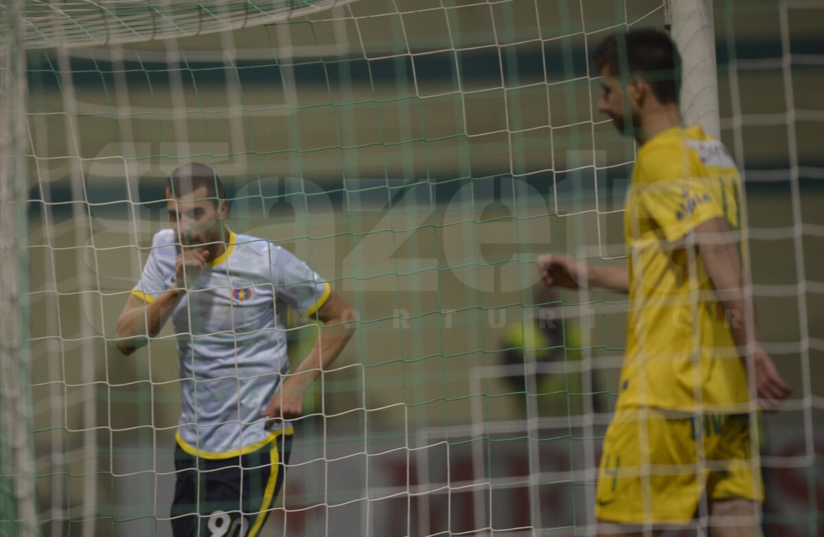 VIDEO Steaua cîştigă la scor de tenis şi se gîndeşte la Copenhaga » Chiajna - Steaua 0-6