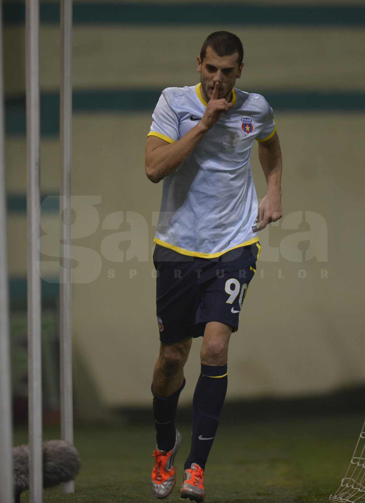 VIDEO Steaua cîştigă la scor de tenis şi se gîndeşte la Copenhaga » Chiajna - Steaua 0-6