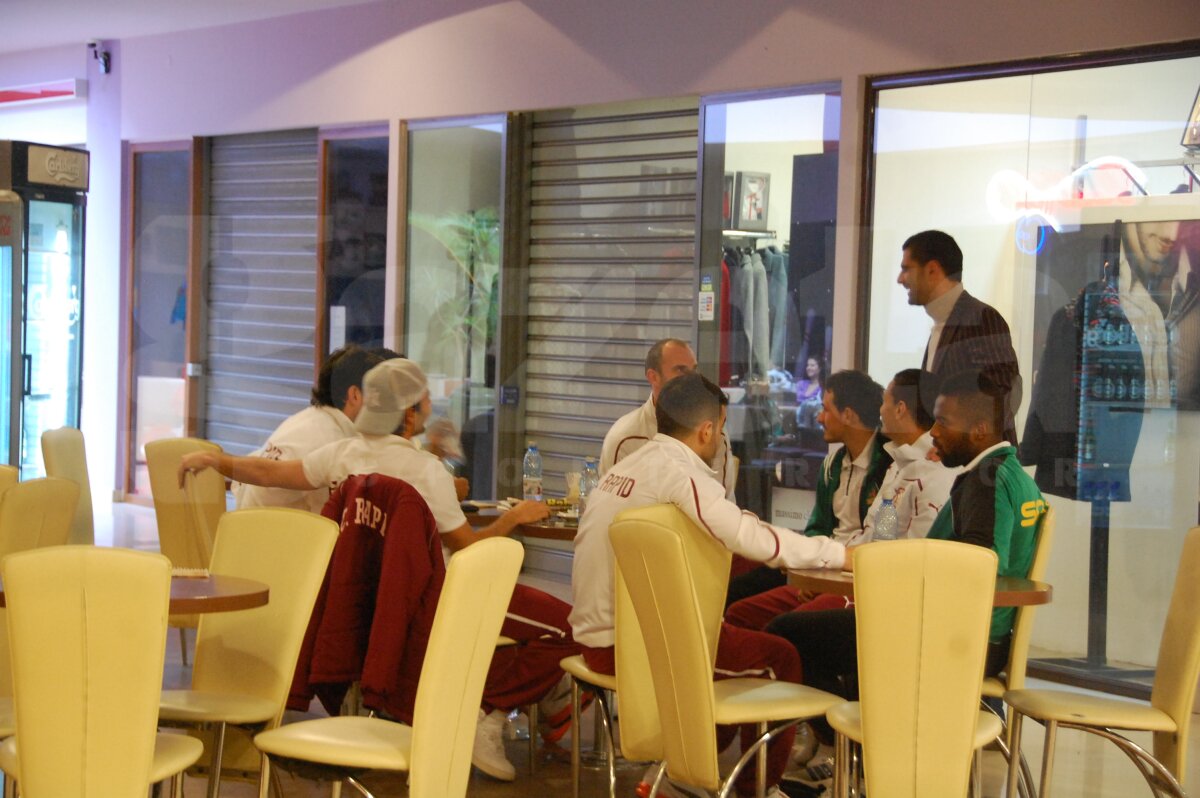 Galerie FOTO / Vasluienii şi rapidiştii s-au întîlnit în mall înaintea partidei din această seară