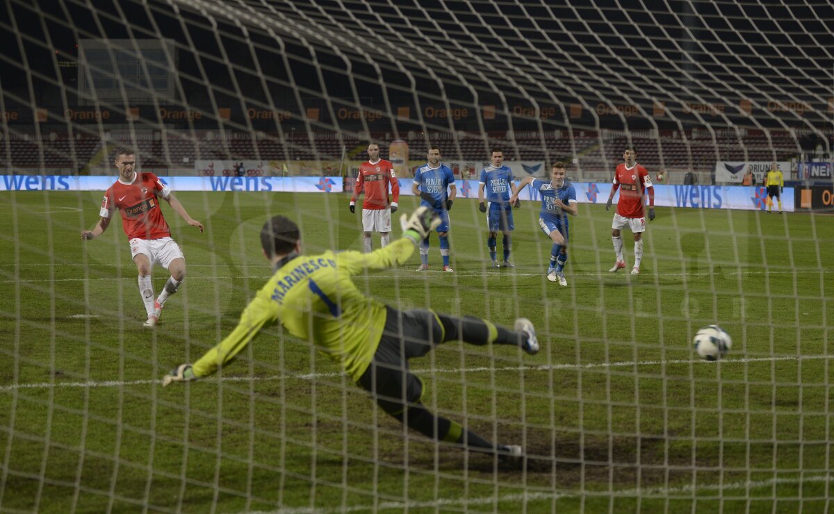 FOTO şi VIDEO Dinamo - CS Severin 4-2 » "Cîinii" au salvat 3 puncte în repriza secundă