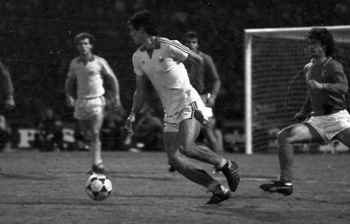 După 30 de ani, Mircea Lucescu dezvăluie cum a anihilat în ”zece” campioana mondială Italia: ”Atunci m-a cunoscut lumea”